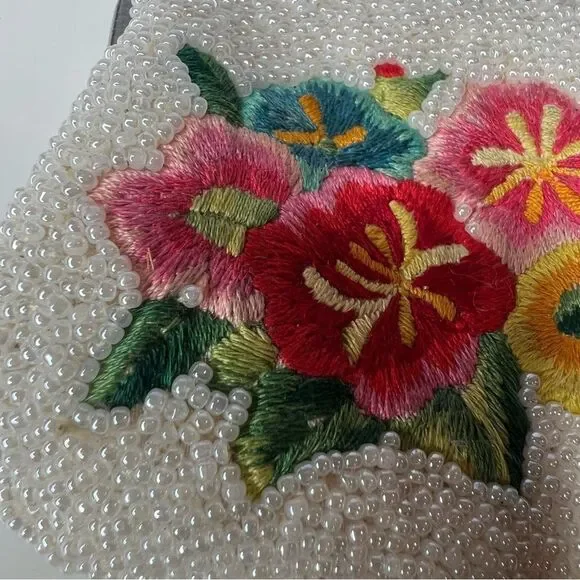 La regale vintage beaded floral embroidered kiss lock coin purse - Picture 2 of 4